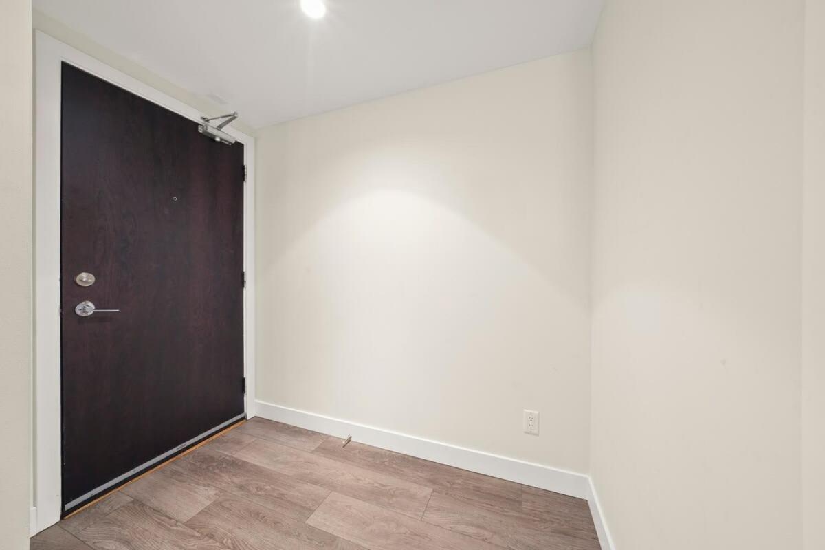 Dazzling Condo By Stadium Downtown With Free Parking Vancouver Exterior foto