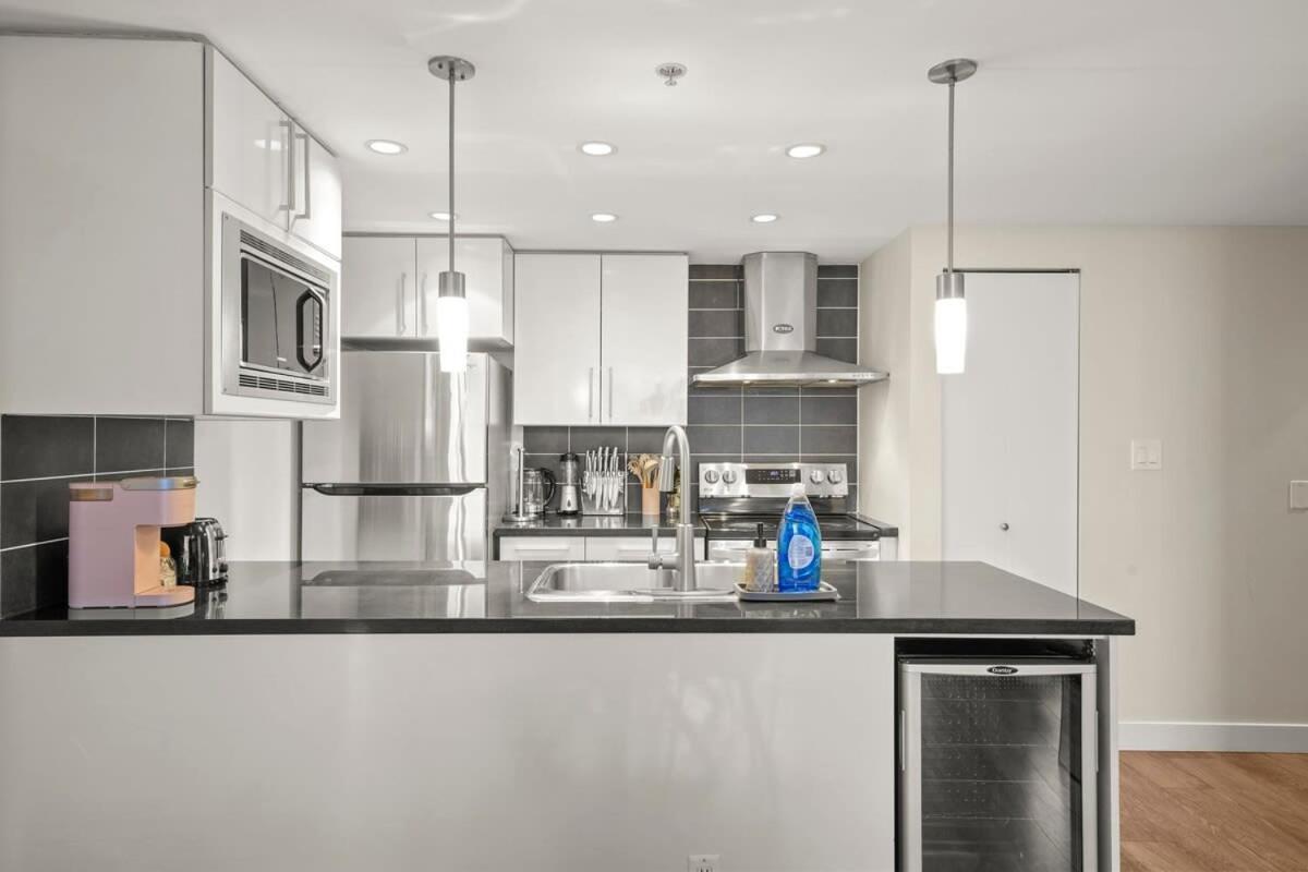 Dazzling Condo By Stadium Downtown With Free Parking Vancouver Exterior foto